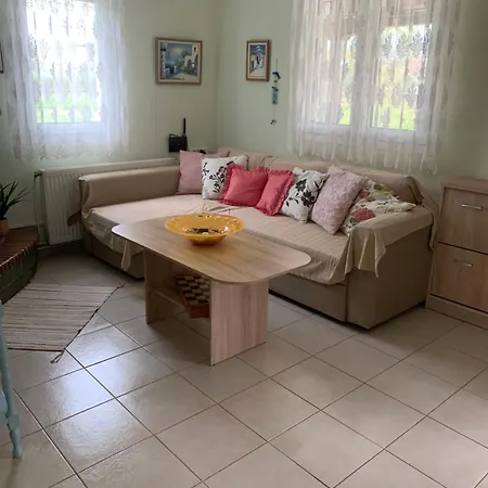 Toroni's Bay Cozy بيت للعطل